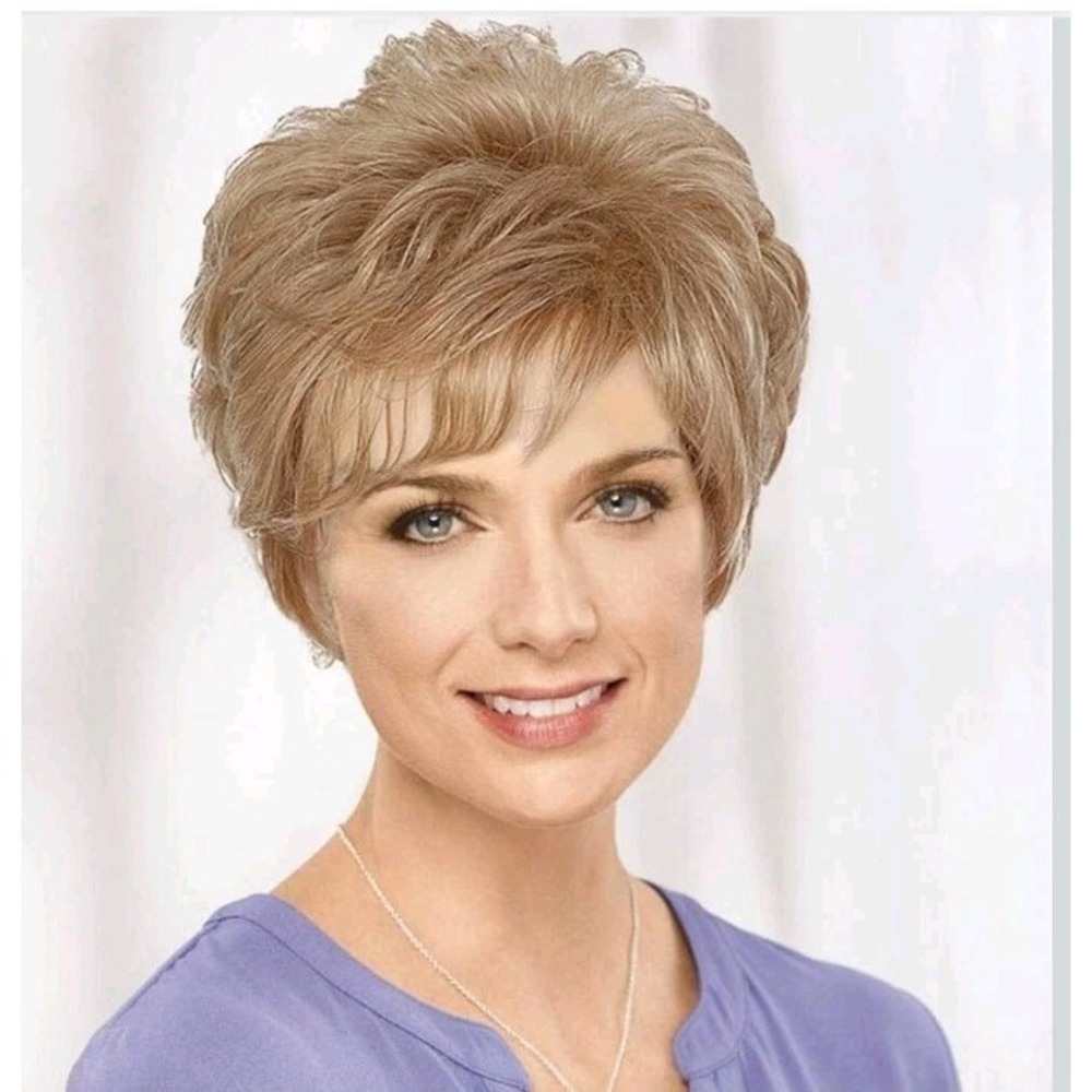 Emmor Blonde Wig for Women Natural Cut Wig Daily Hair 18/613 Layered Wig - Picture 13 of 14